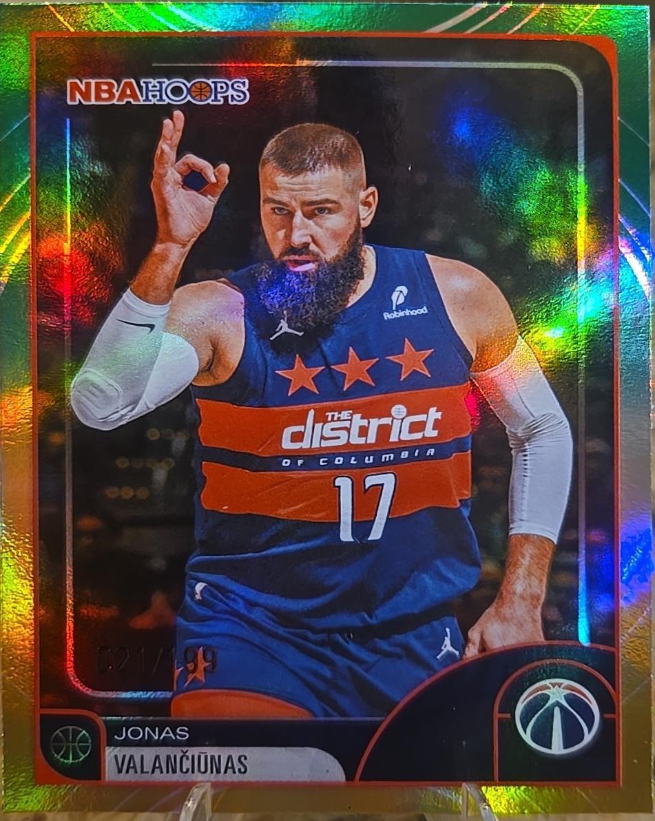 Jonas Valanciūnas [Rainbow Gold Green] #171