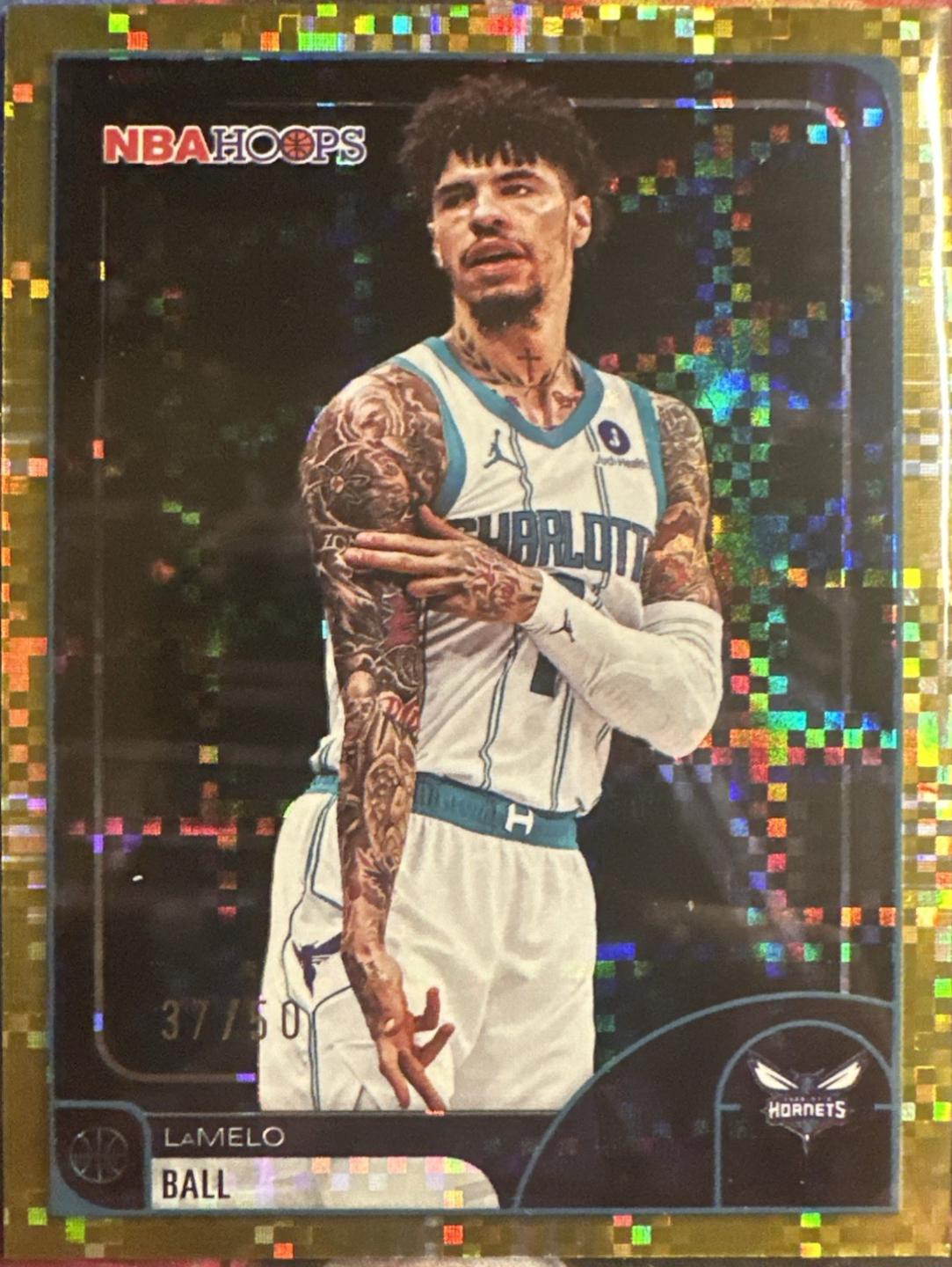 LaMelo Ball [Pixel Burst Gold] #185