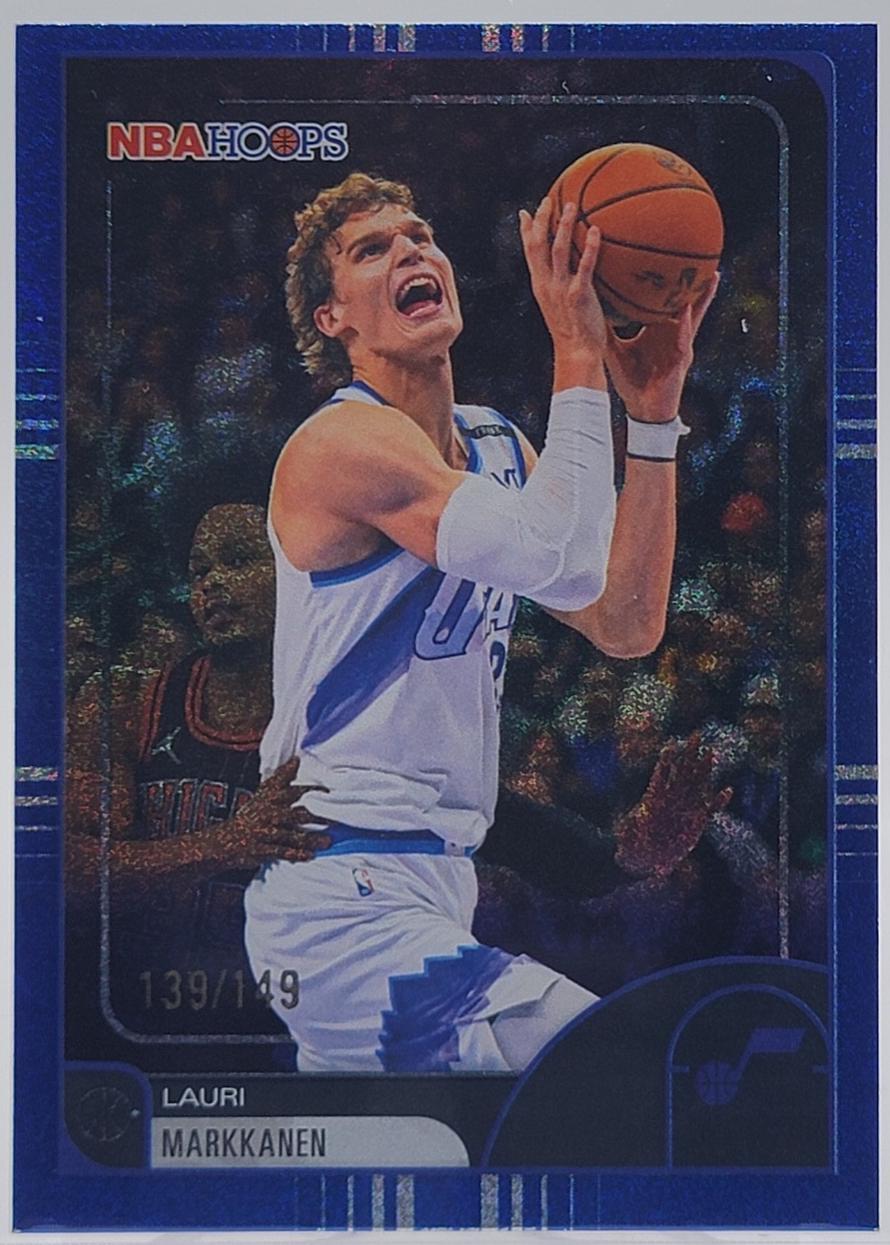 Lauri Markkanen [Pixel Burst Blue] #119