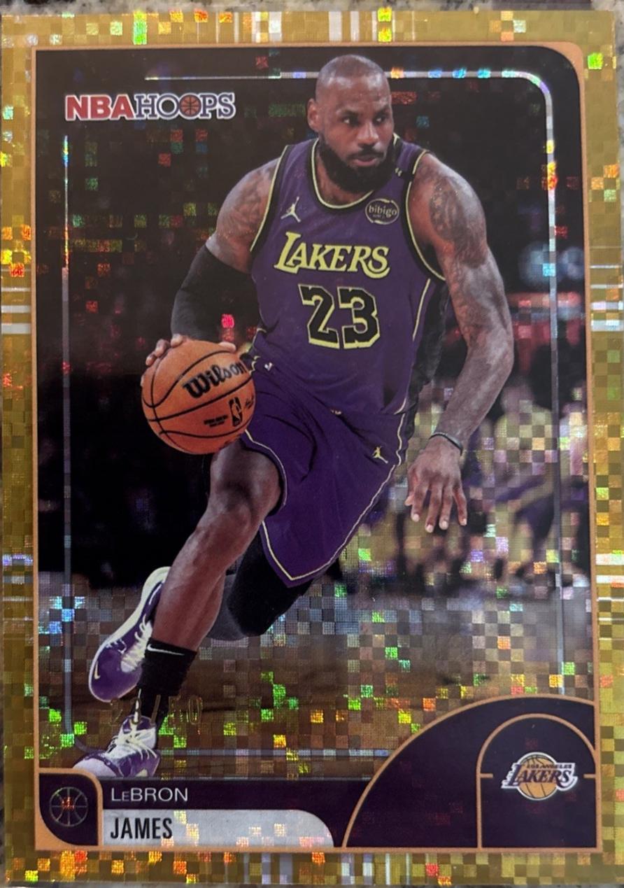 LeBron James [Light Burst Gold] #84