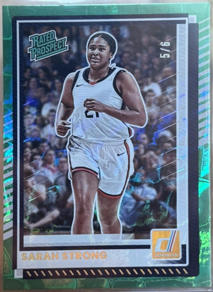 Sarah Strong [FOTL Gold Optic] #69