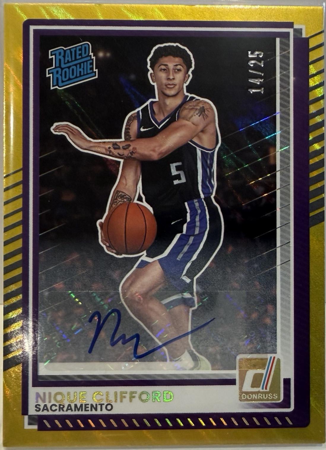 Nique Clifford [Gold Autograph] #15