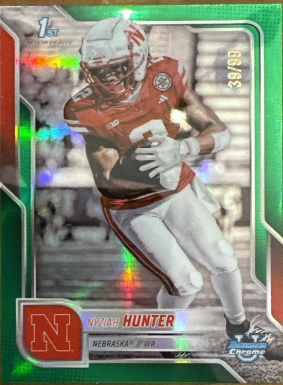 Nyziah Hunter [Green Refractor] #10