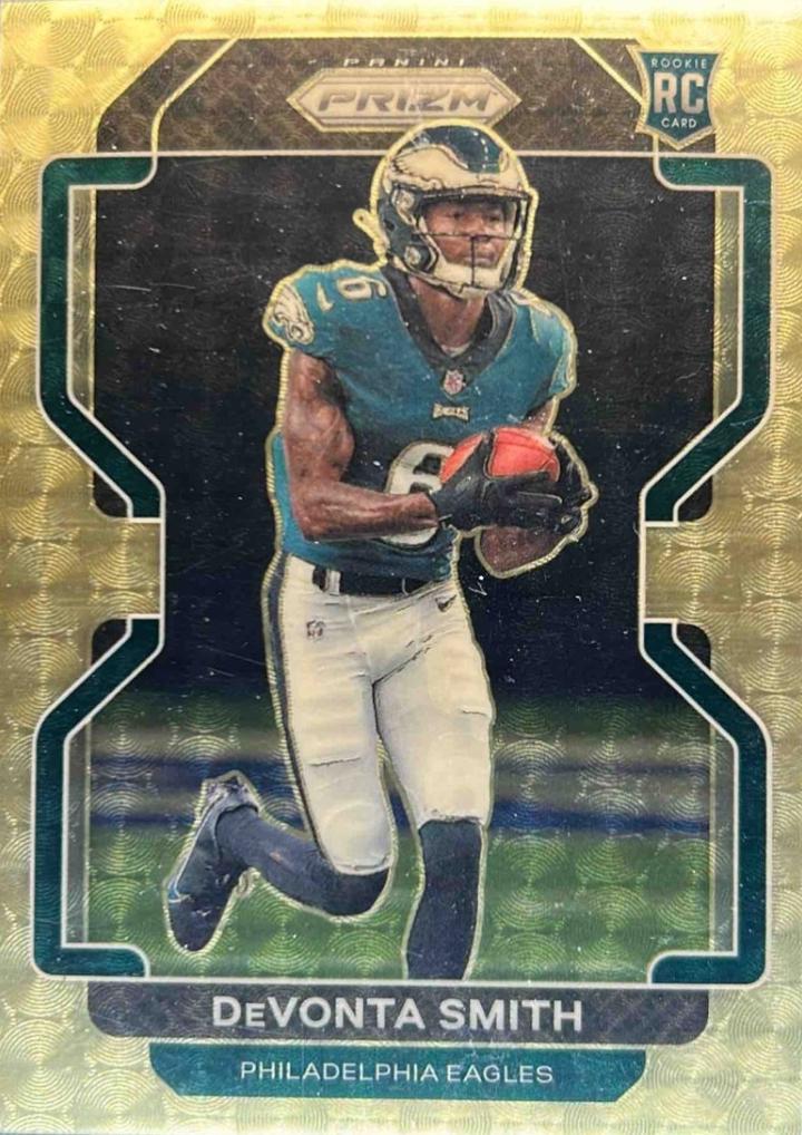 DeVonta Smith [Gold Vinyl Prizm] #335