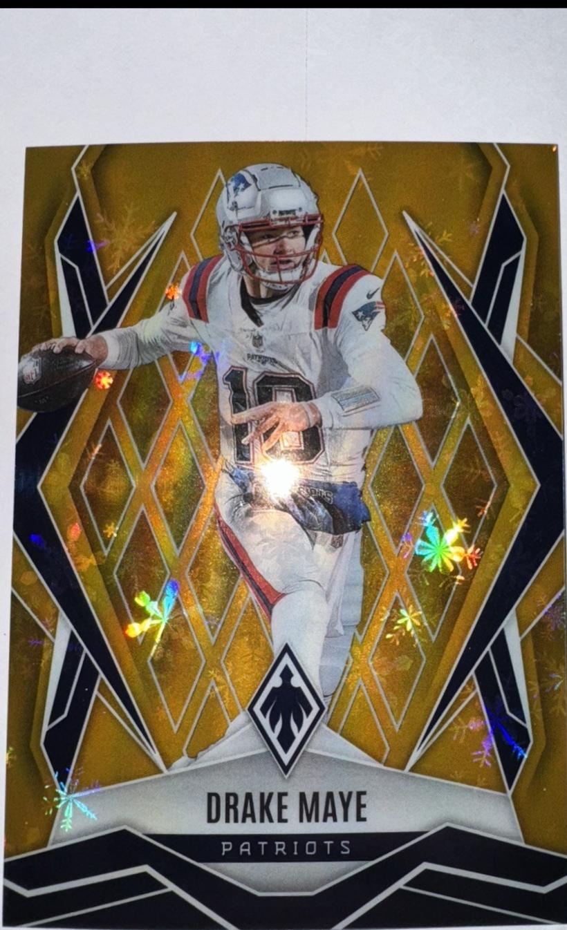 Drake Maye [Gold Winter] #111