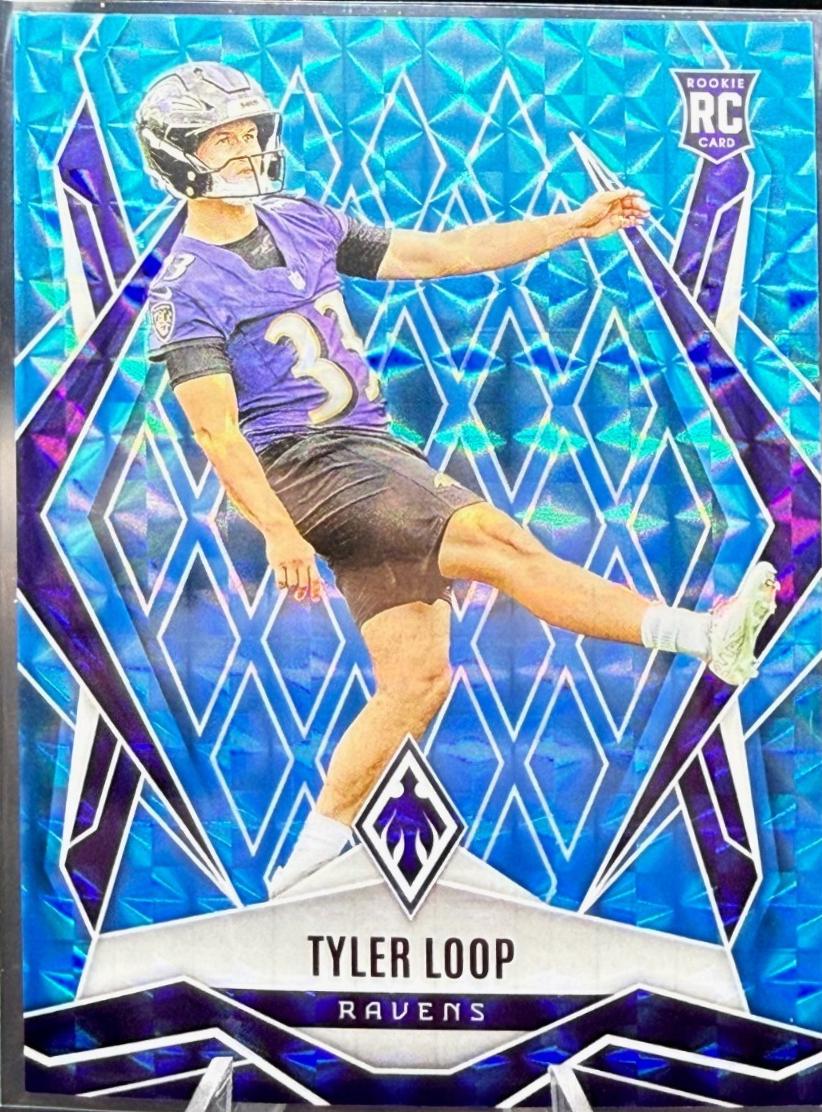Tyler Loop [Light Blue Pyramids] #202