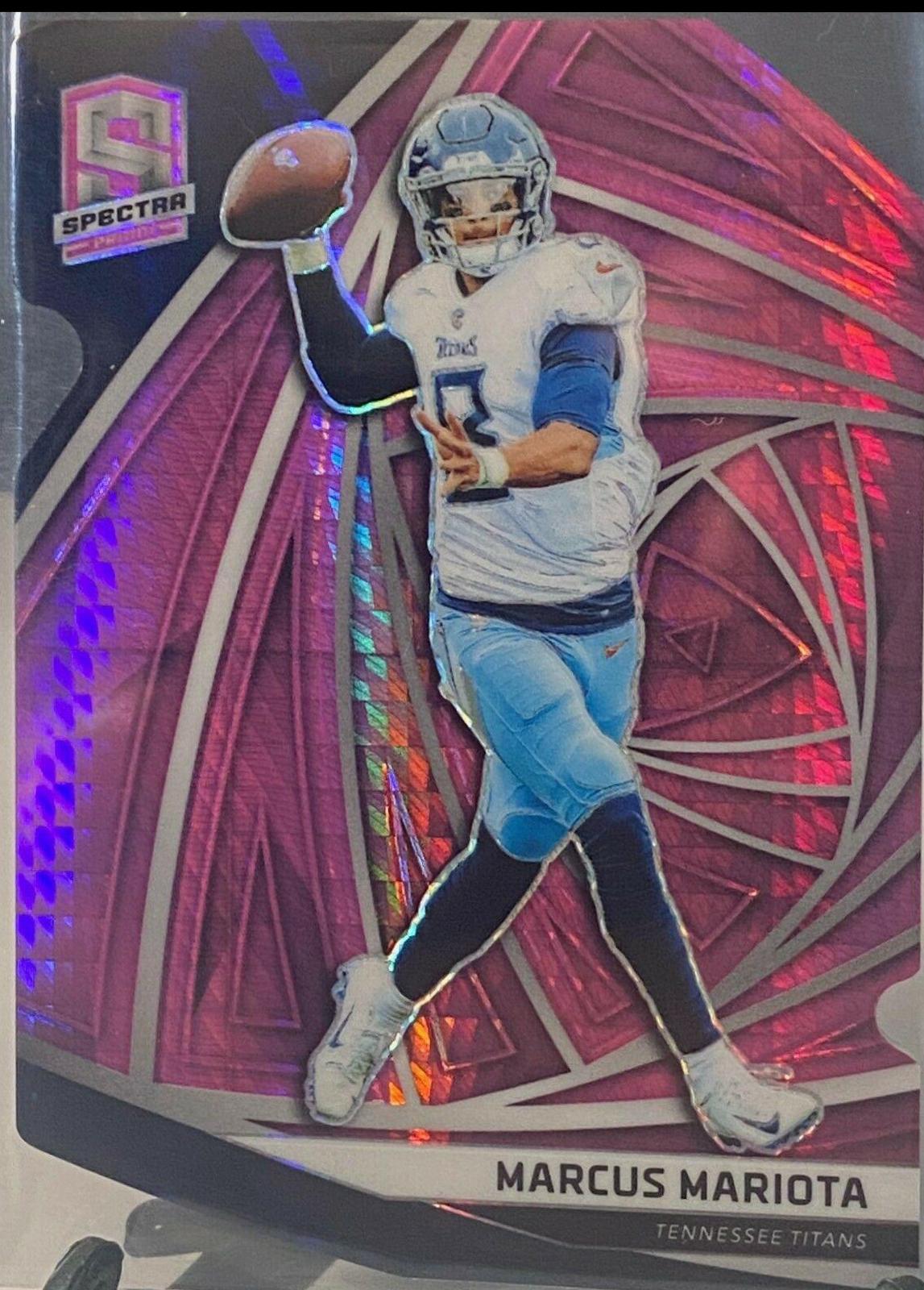 Marcus Mariota [Neon Pink Die-Cut] #10
