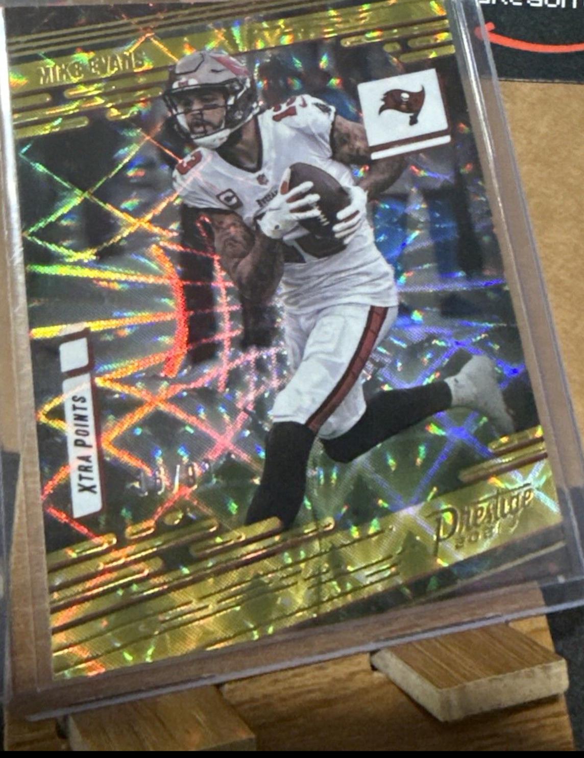 Mike Evans [Xtra Points Premium Gold] #182