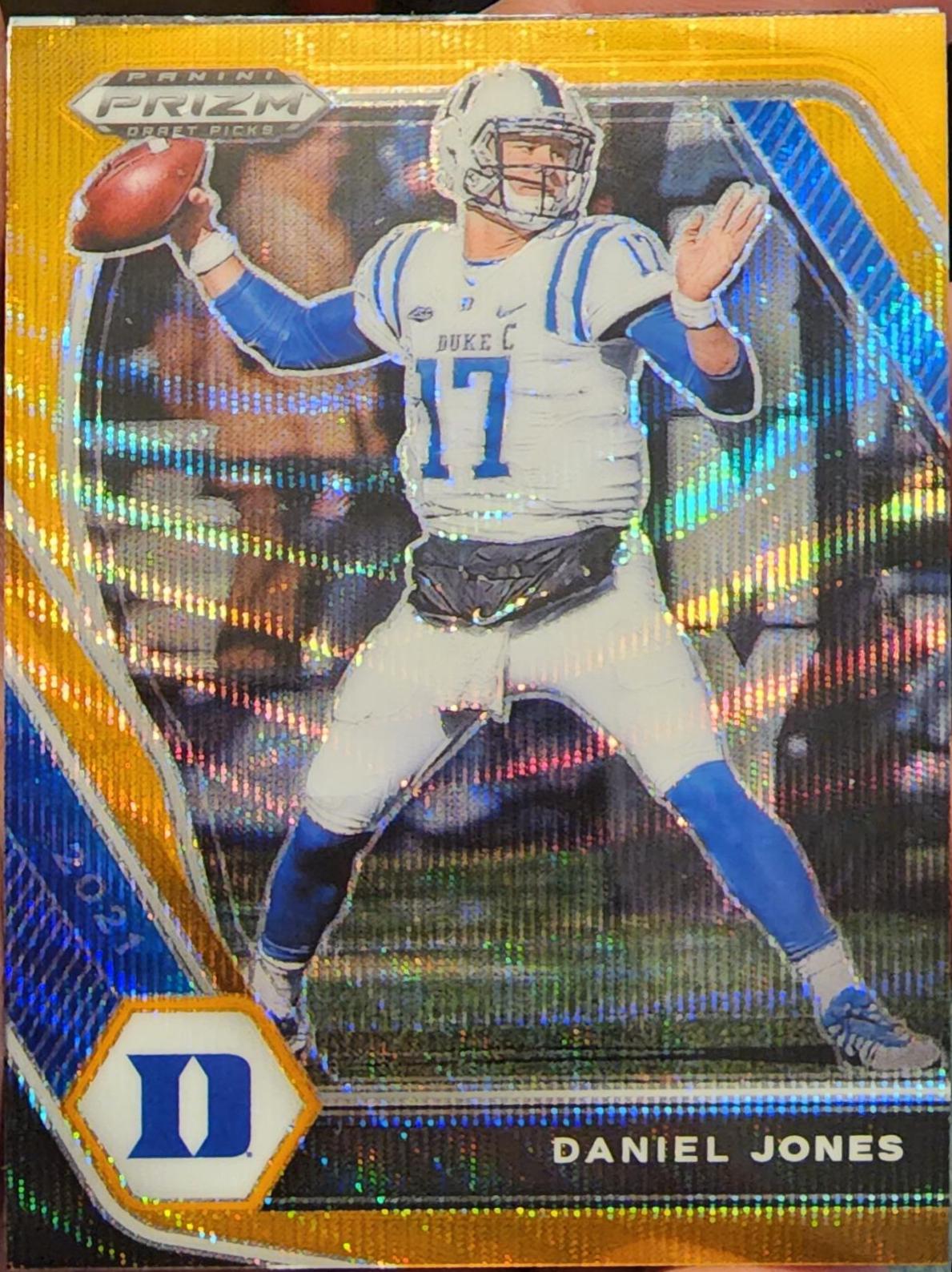 Daniel Jones [Gold Prizm] #24