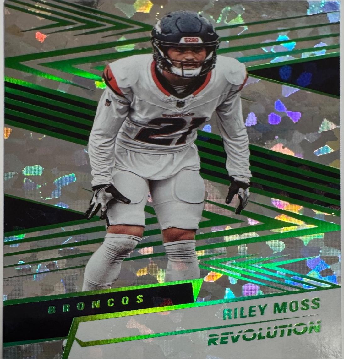 Riley Moss [Holo Green] #108