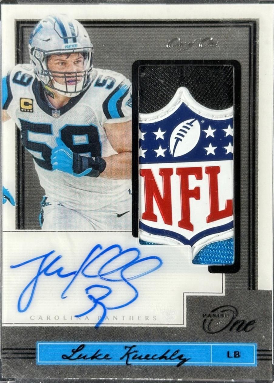 Luke Kuechly [Patch Autograph Black] #127