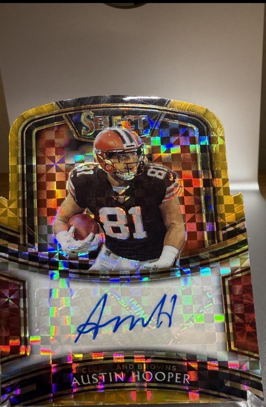 Austin Hooper [Gold Prizm Die-Cut]