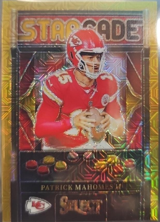 Patrick Mahomes II [Gold Prizm] #24