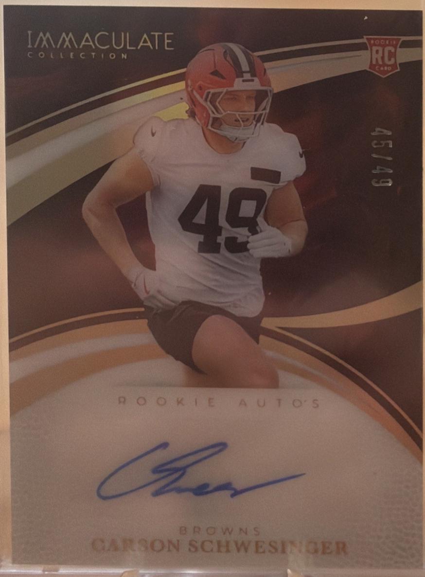 Carson Schwesinger [Gold] #16