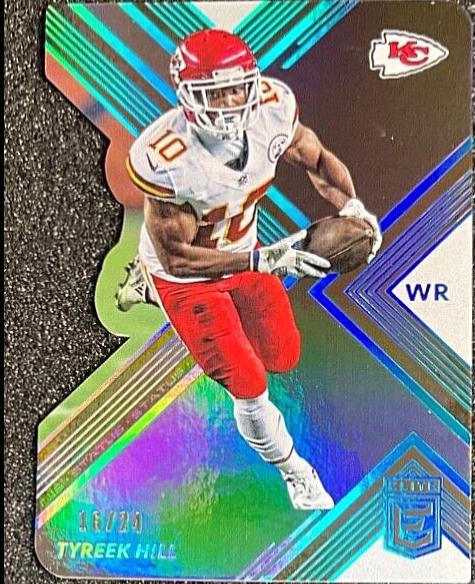 Tyreek Hill [Status Die Cut] #50