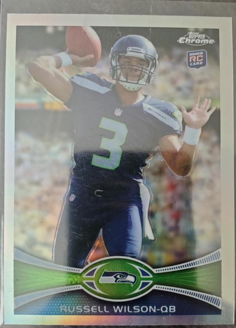 Russell Wilson [Stands in Background Xfractor] #40