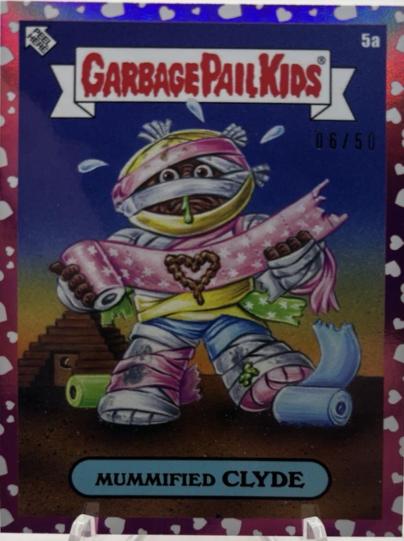 Mummified CLYDE [Pink Hearts Foil] #5A