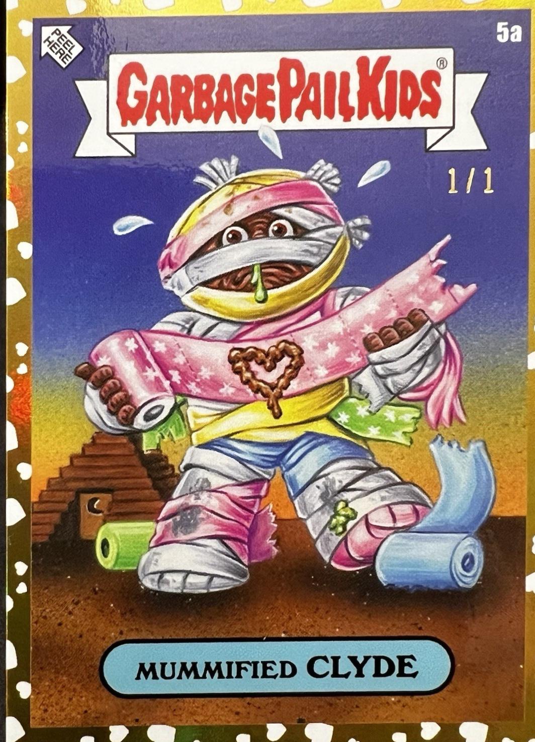 Mummified CLYDE [Gold Hearts Foil] #5A