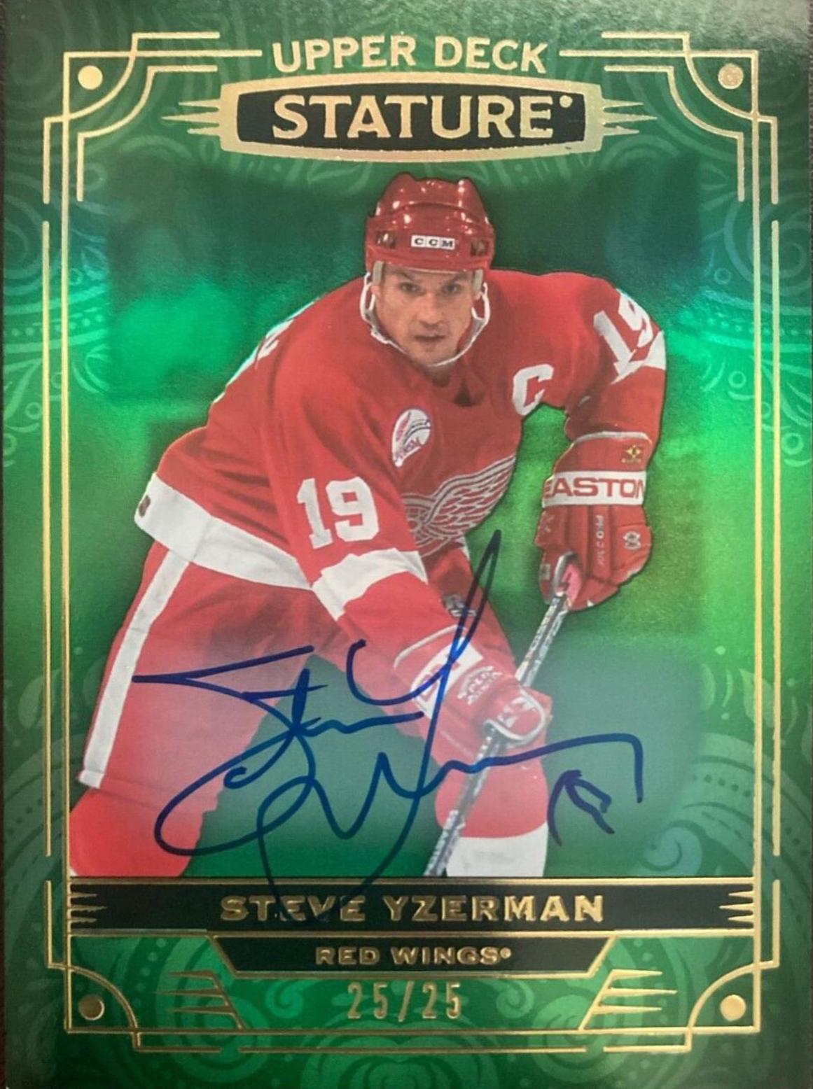 Steve Yzerman [Green Autograph ] #7