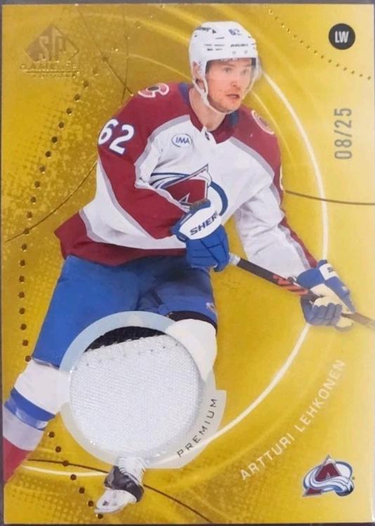 Artturi Lehkonen [Gold Premium Memorabilia] #157