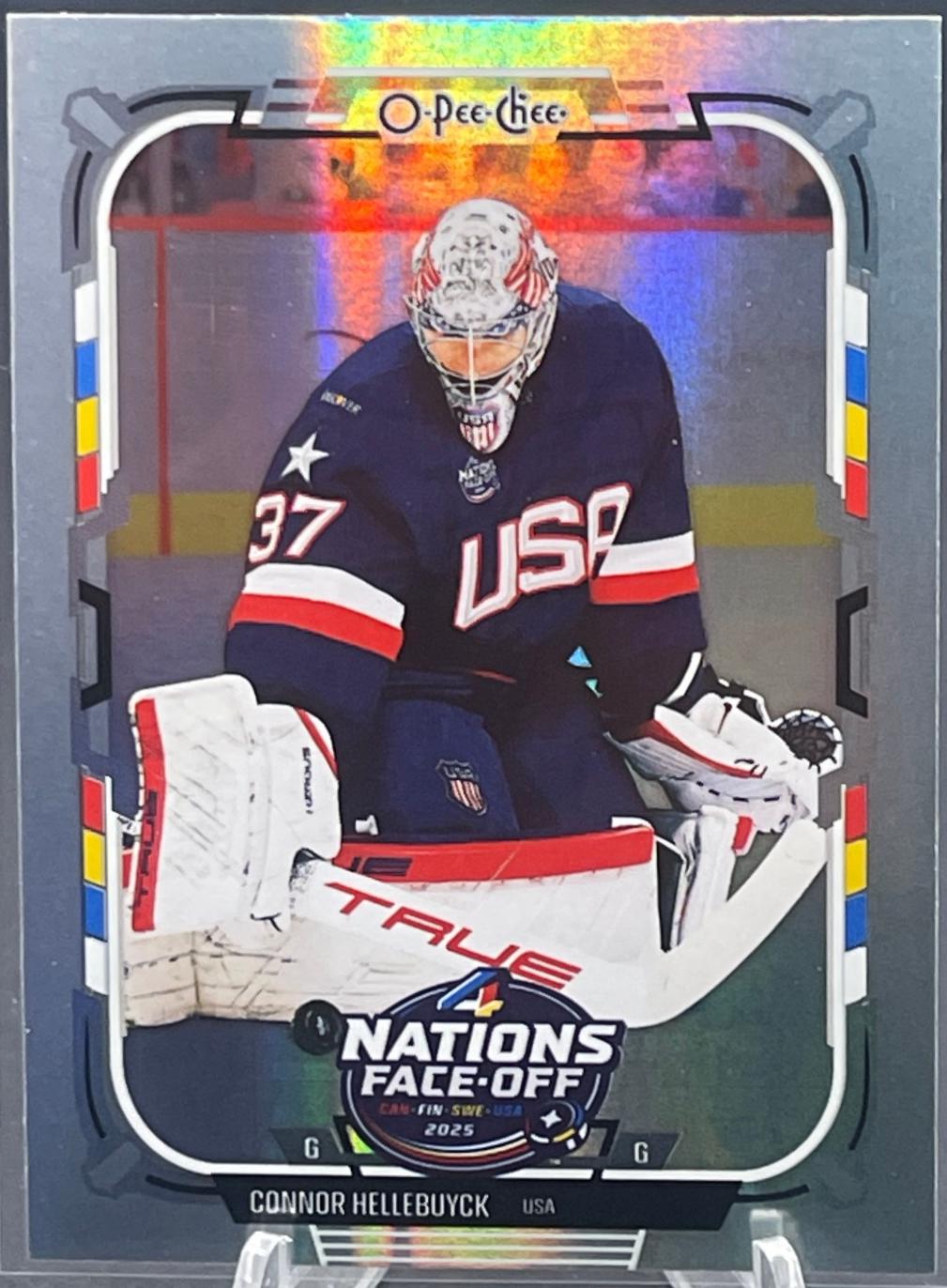 Connor Hellebuyck [Rainbow Foil] #537