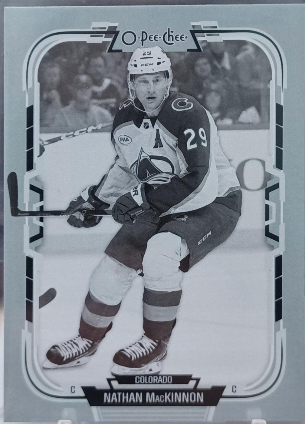 Nathan MacKinnon [Variation Black White] #406