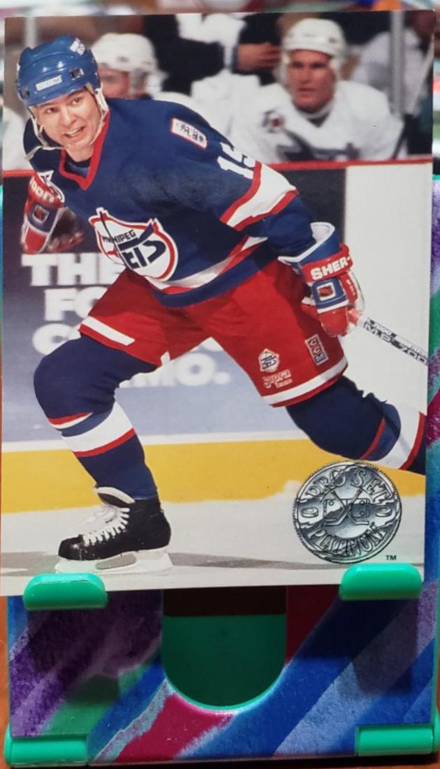 Pat Elynuik #136