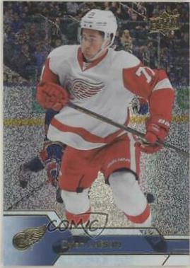 Dylan Larkin [Gold Rainbow] #66