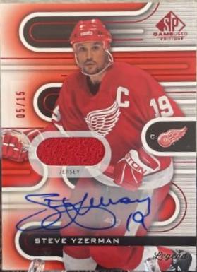 Steve Yzerman [Red Autograph Jersey] #125