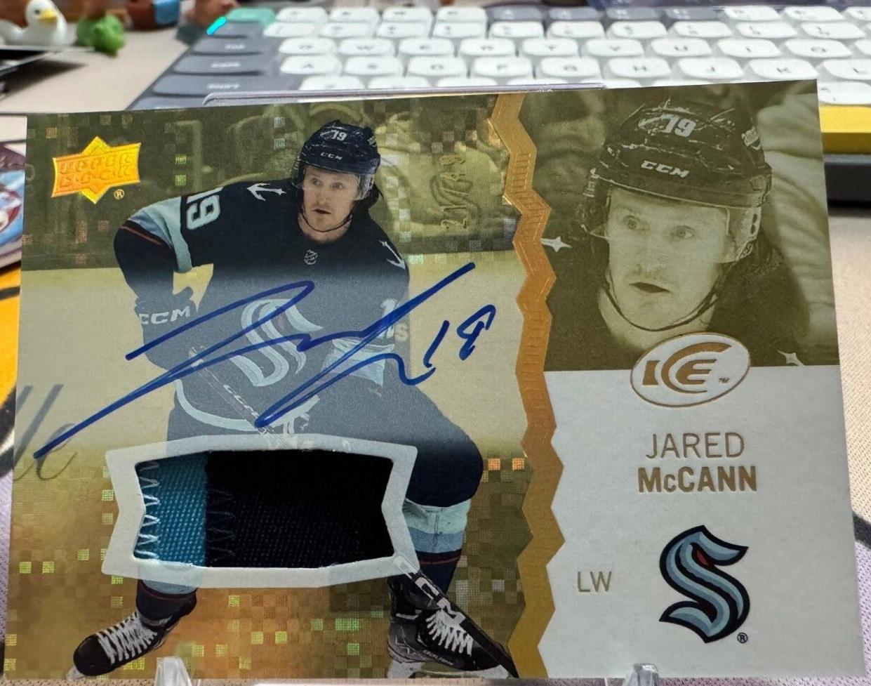 Jared McCann [Gold Patch Autograph] #25