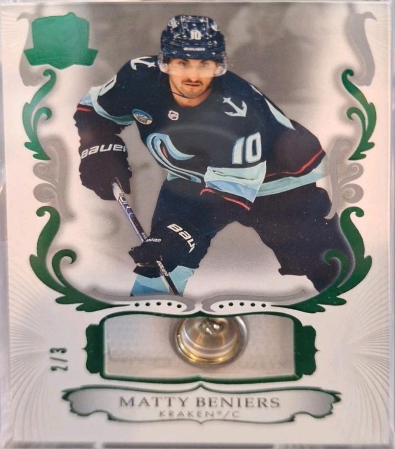 Matty Beniers [Green Foil] #3