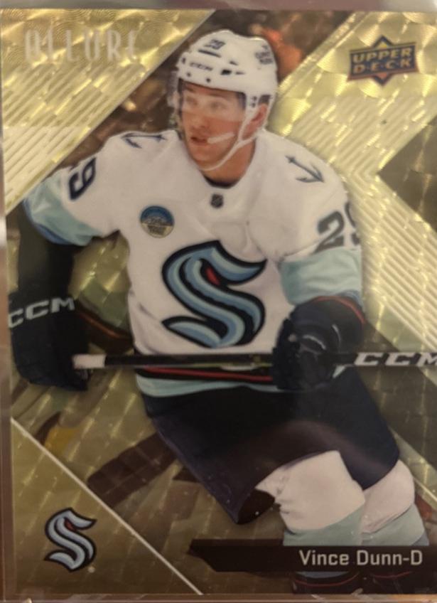 Vince Dunn [Golden Treasures] #95