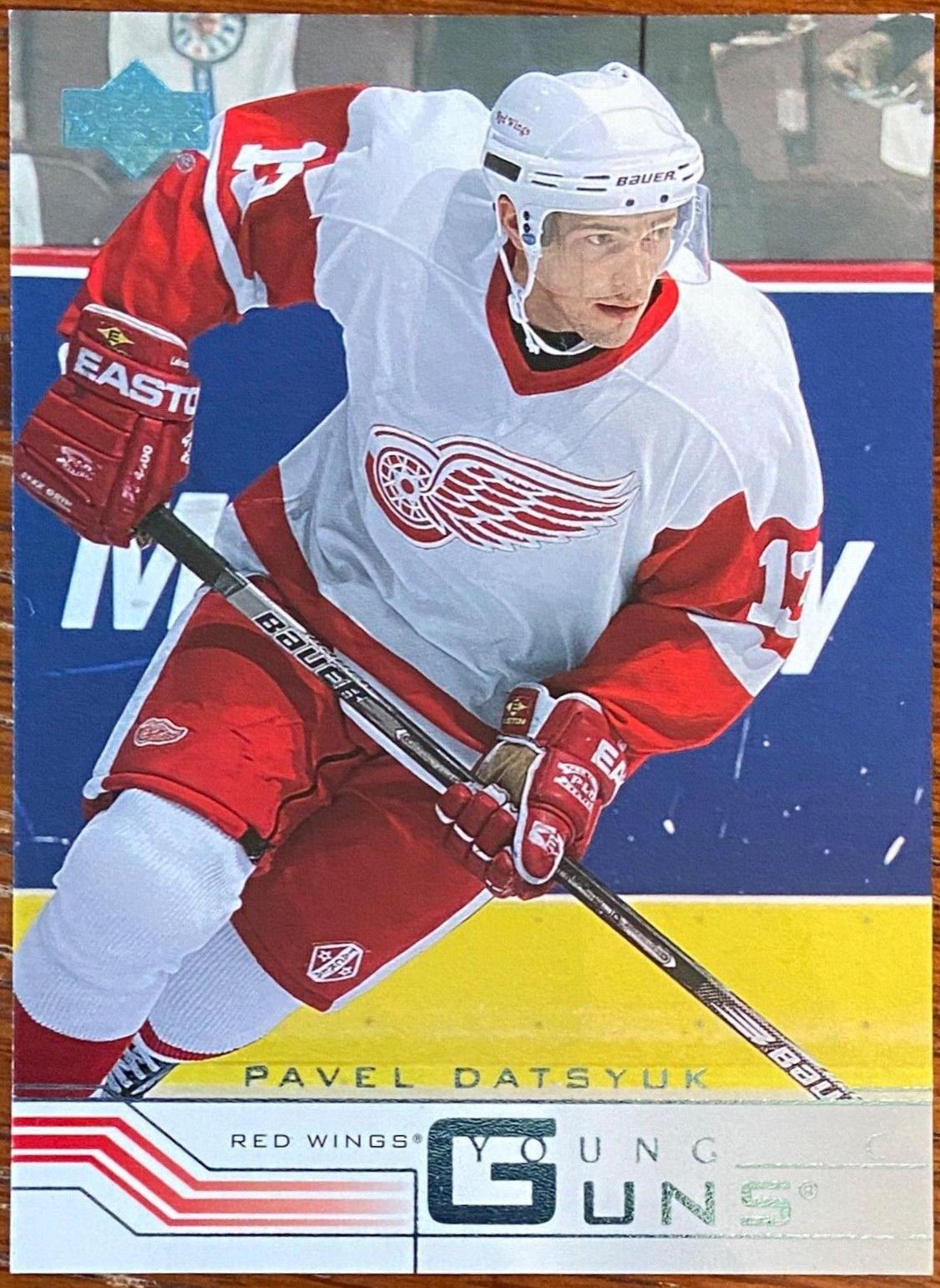 Pavel Datsyuk [Purple Board in Background] #422