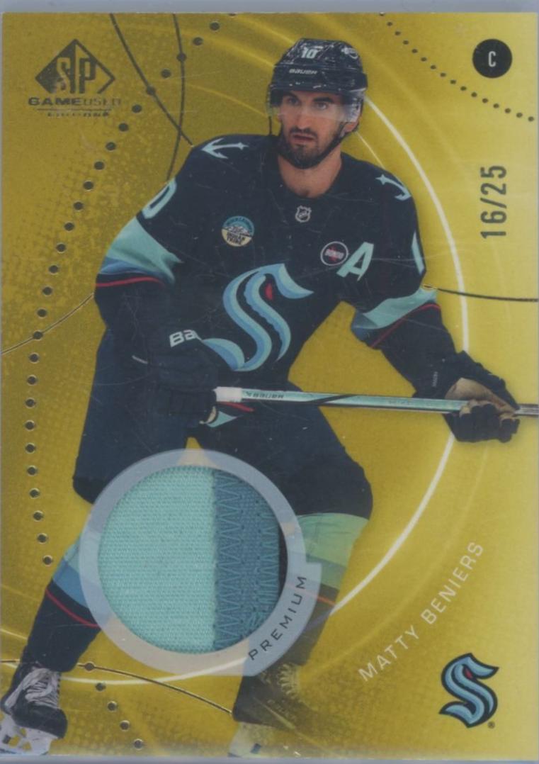 Matty Beniers [Gold Premium Memorabilia] #82
