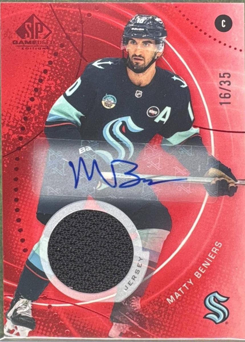 Matty Beniers [Red Auto Jersey] #82
