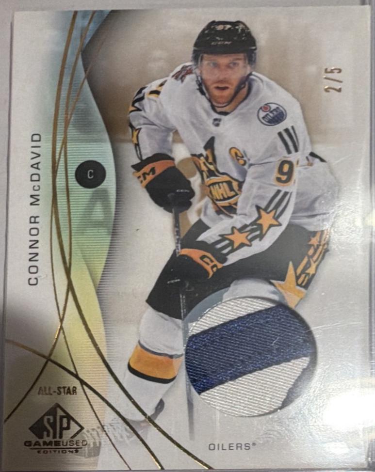 Connor McDavid [Gold Premium Memorabilia] #154