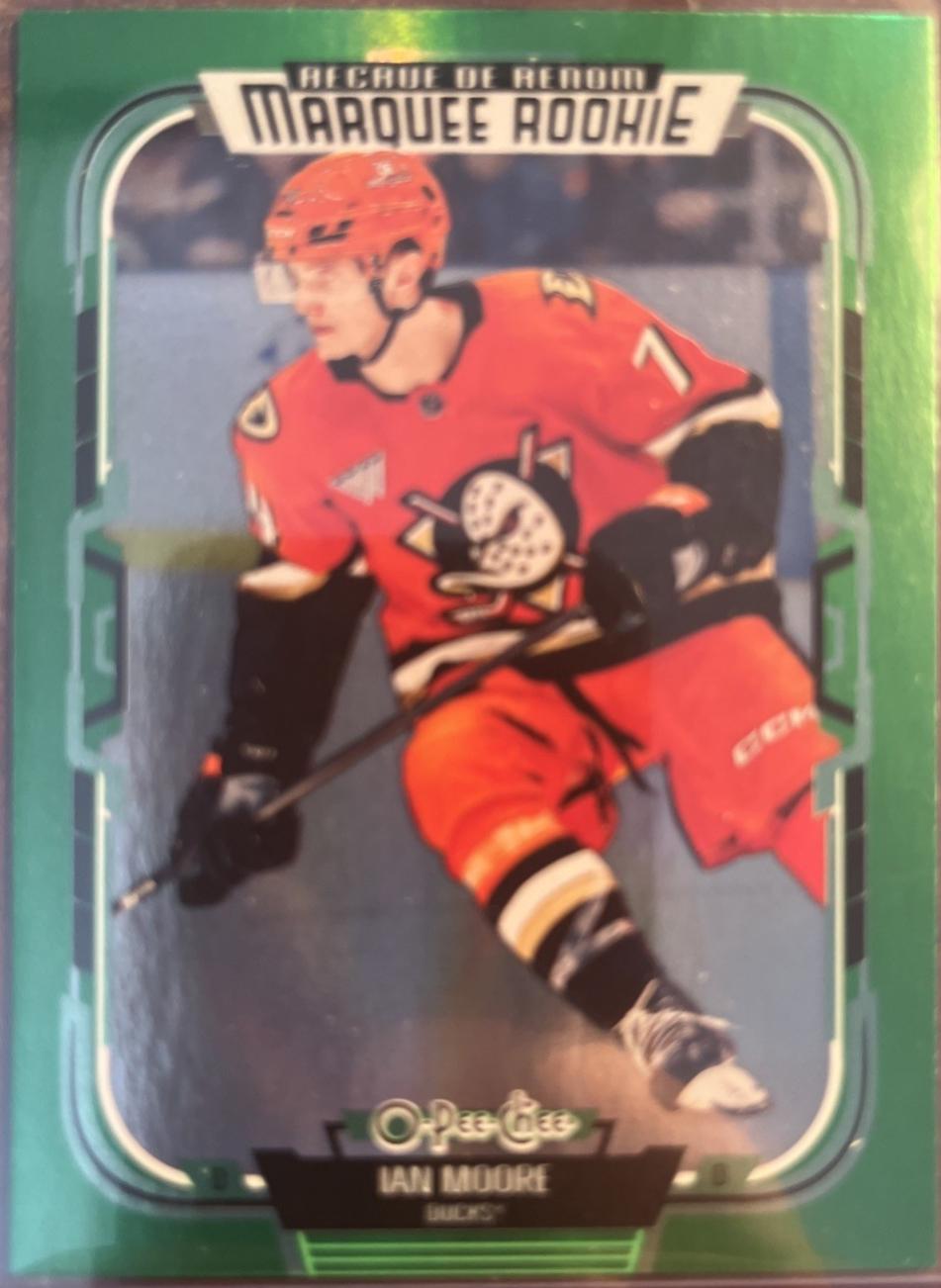 Ian Moore [Rainbow Foil Green] #560