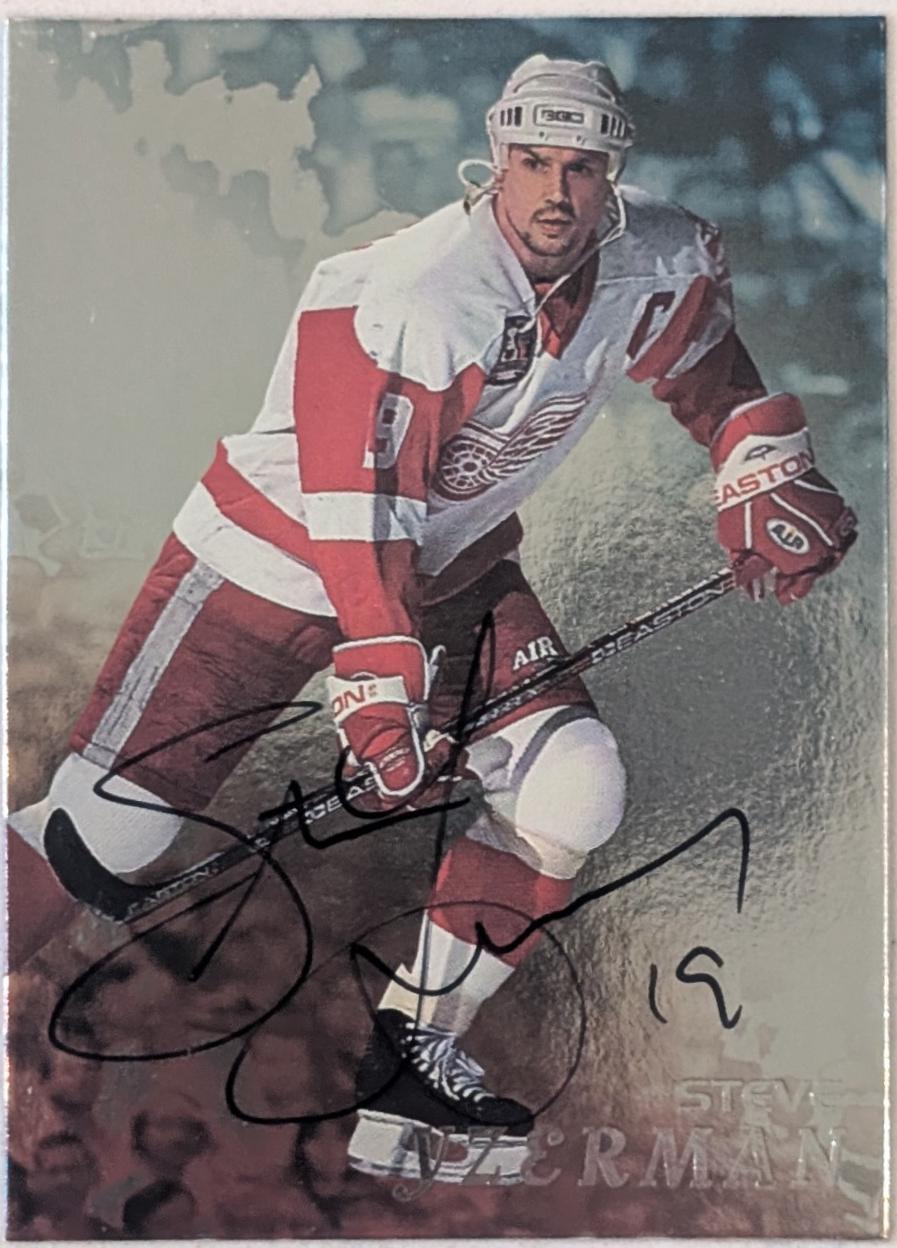 Steve Yzerman [Autograph] #46