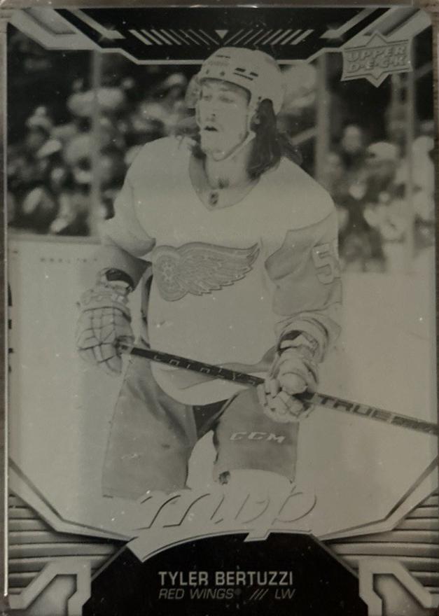 Tyler Bertuzzi [Super Script Black] #213