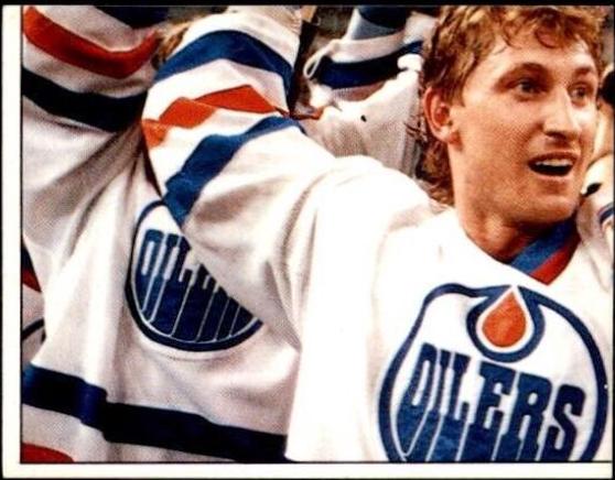 Gretzky Holding Cup [Lower Left] #199