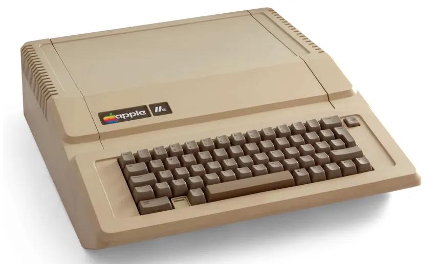 Apple IIe Computer