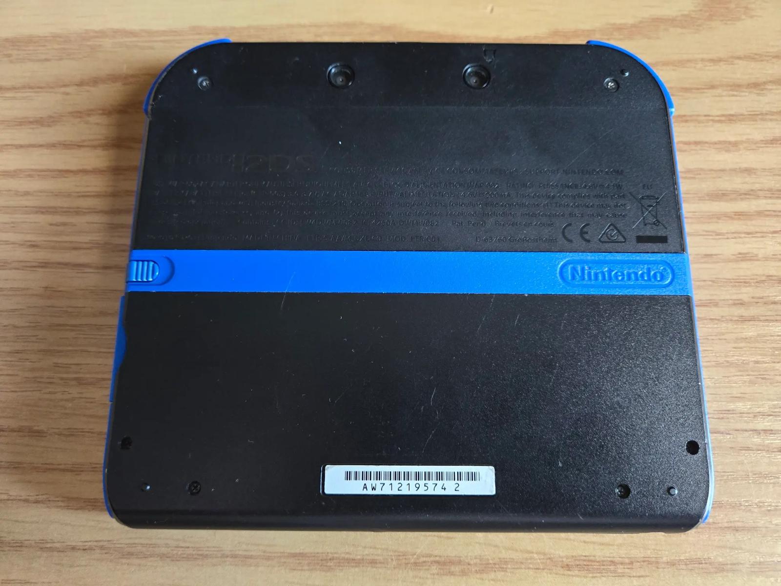 Nintendo 2DS Black & Blue
