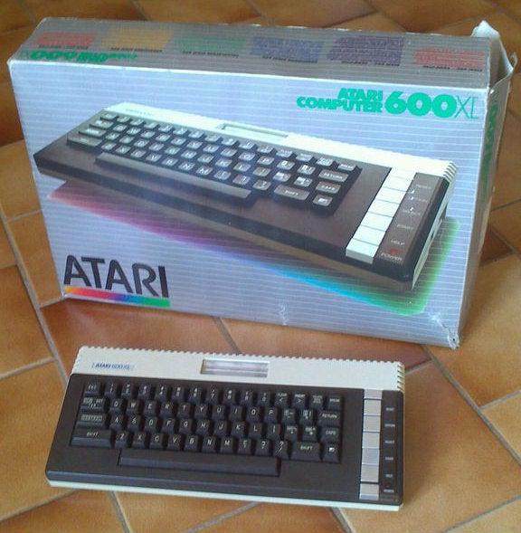 Atari 600XL Computer Gaming System