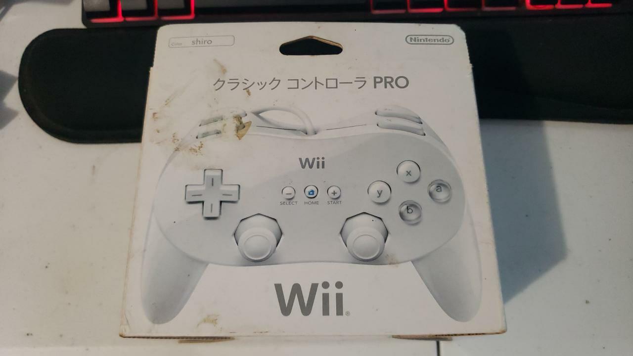White Wii Classic Controller Pro