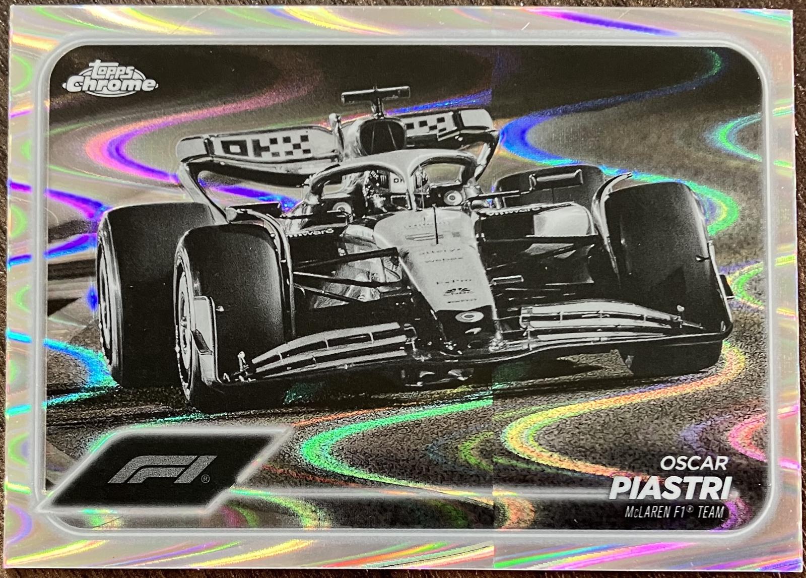 Oscar Piastri [Black White RayWave Refractor] #80