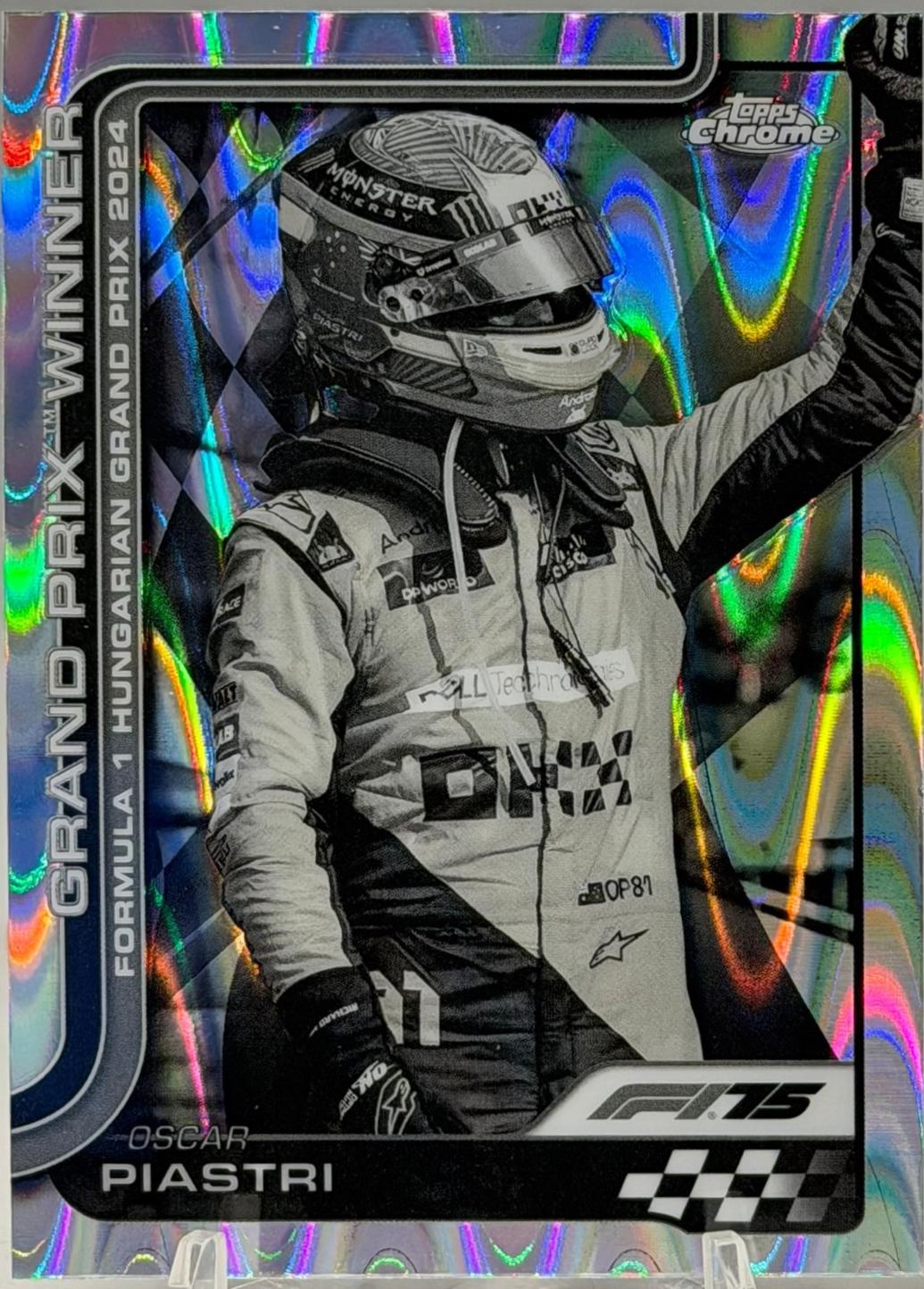 Oscar Piastri [Black White RayWave Refractor] #105