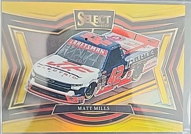 Matt Mills [Gold Prizm] #108