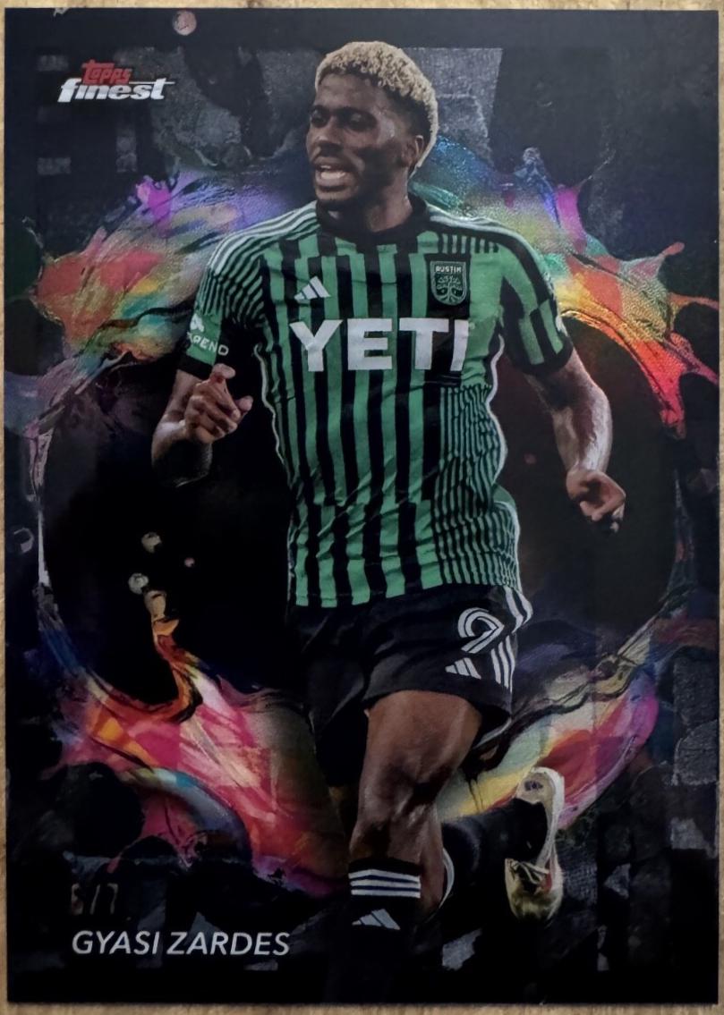 Gyasi Zardes [Black Refractor] #285