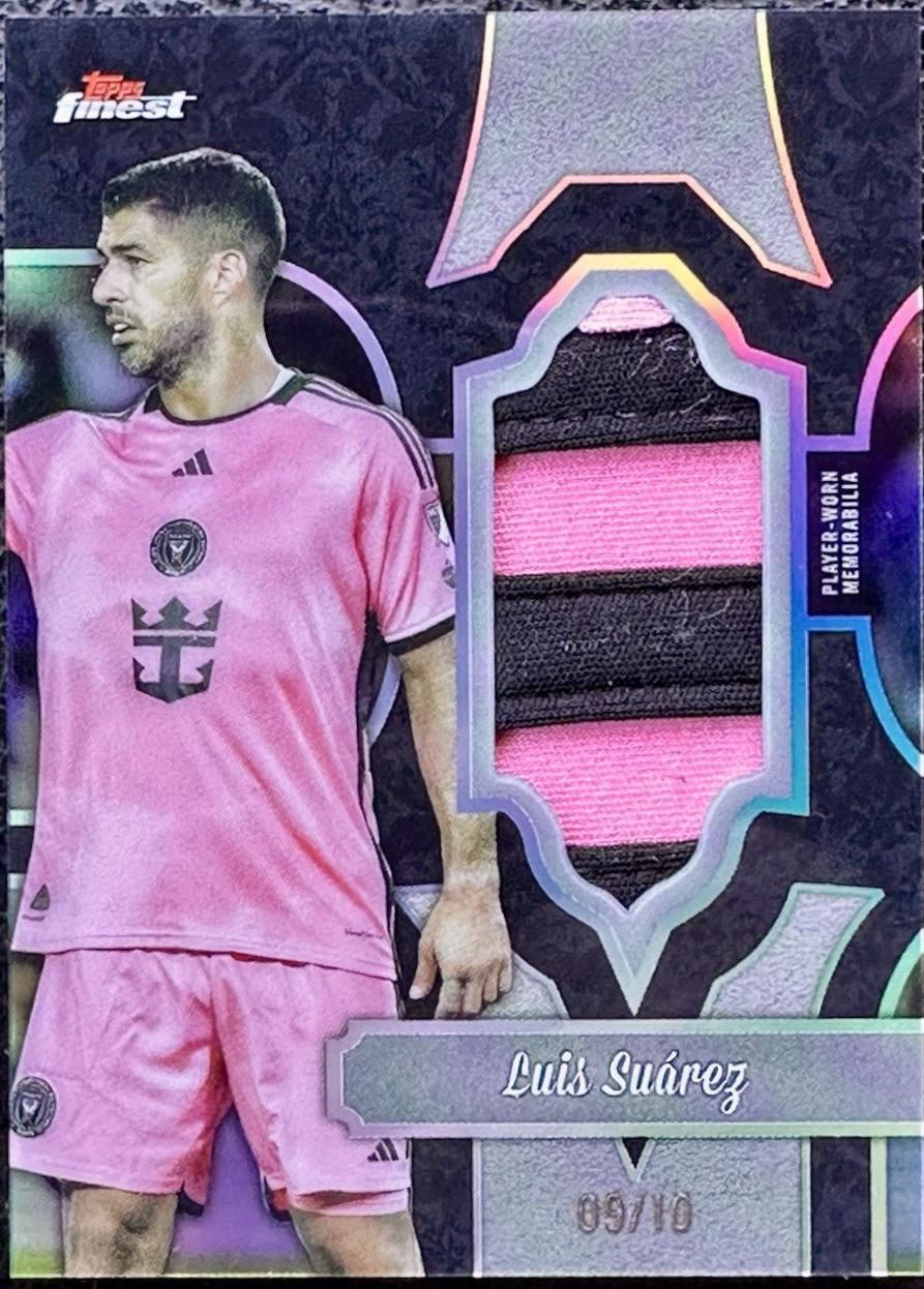 Luis Suarez [Black Refractor] #9
