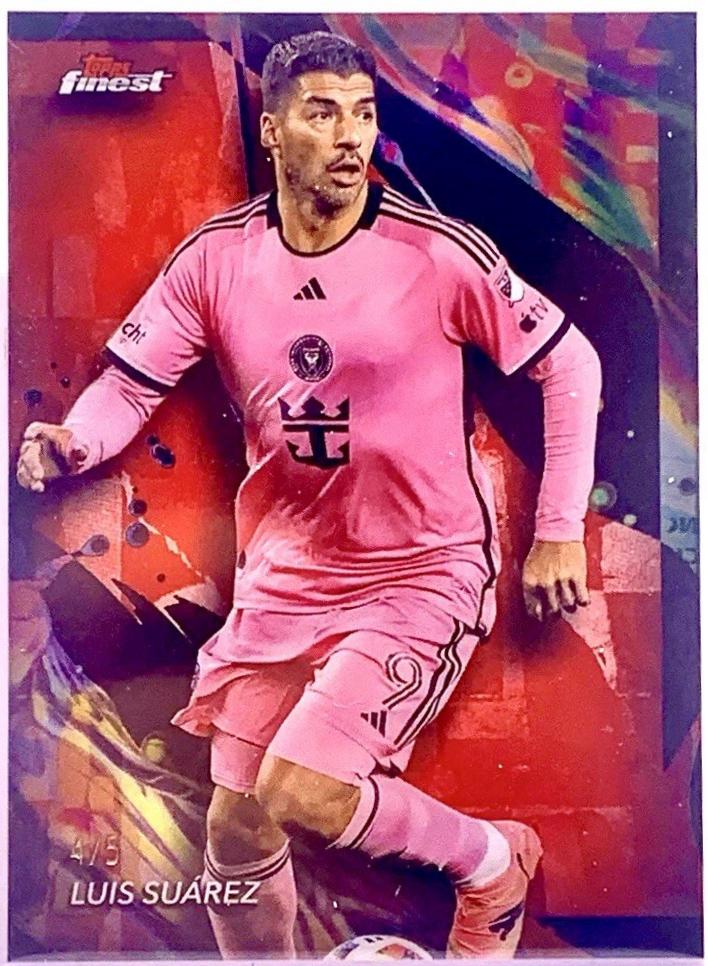 Luis Suarez [Red Refractor] #109